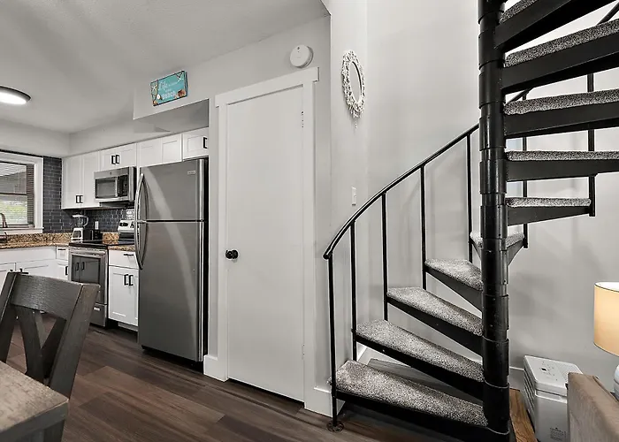 Renovated 2 Bedroom, 2 Floor With Spiral Staircase * Ocean Stadt