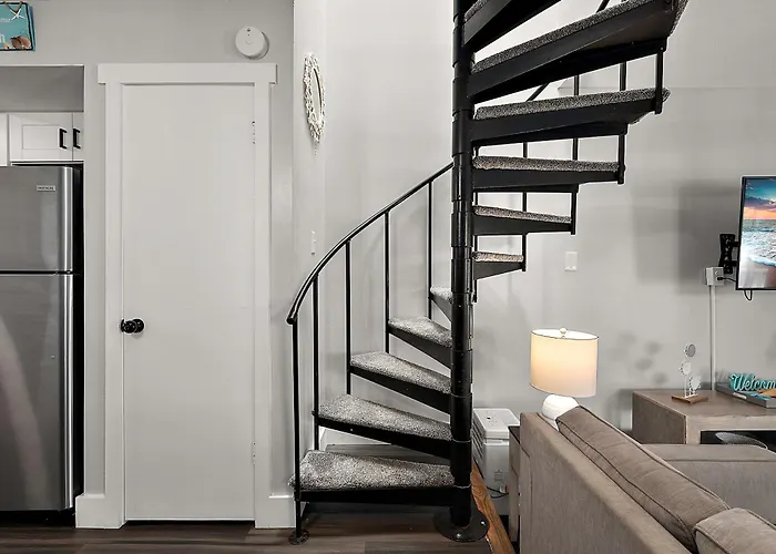 Renovated 2 Bedroom, 2 Floor With Spiral Staircase Ferienhaus *