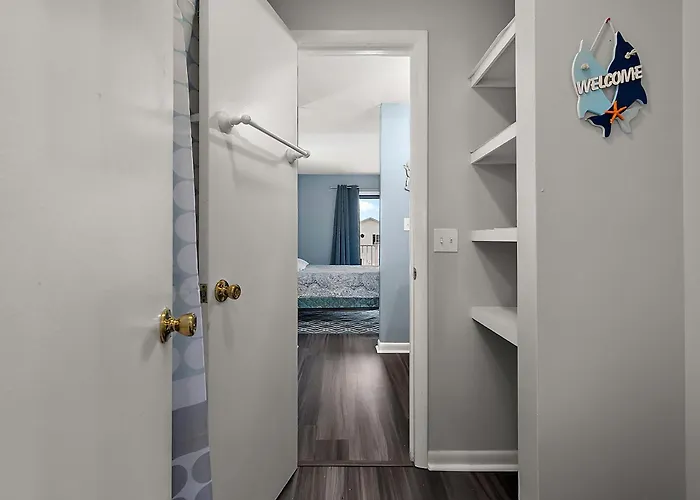 Renovated 2 Bedroom, 2 Floor With Spiral Staircase