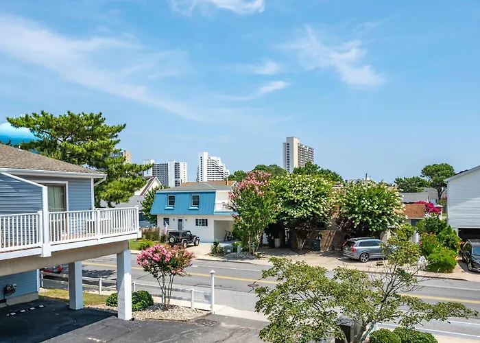 Renovated 2 Bedroom, 2 Floor With Spiral Staircase *